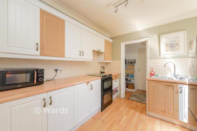 3 bed property, in Oaklands Road, £400,000