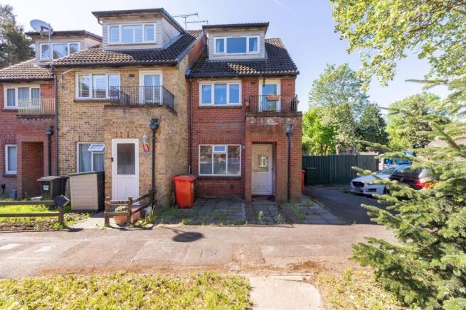 1 bed property, in Mead Avenue, £160,000