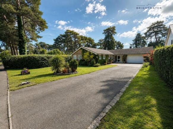 4 bed property, in St. Ives Wood, £669,995