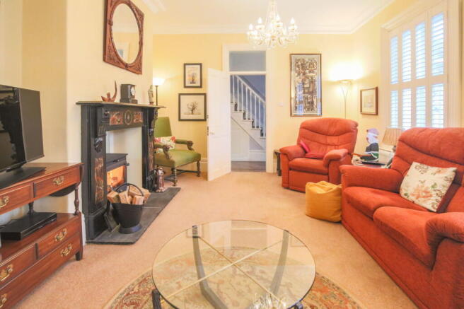 4 bed property, in High Street, £625,000