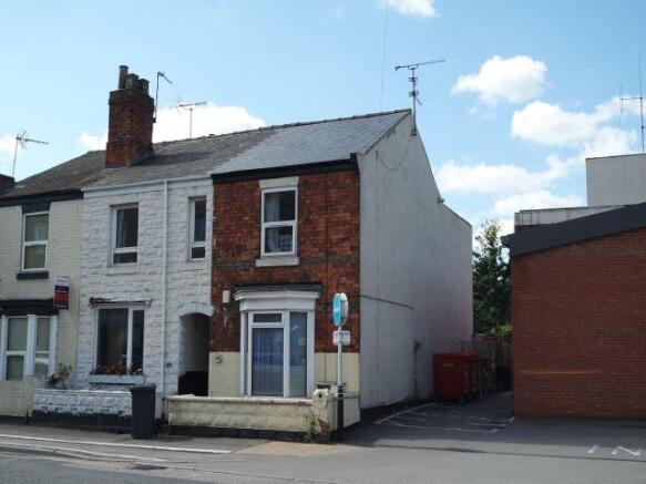4 bed property, in Carholme Road, £190,000