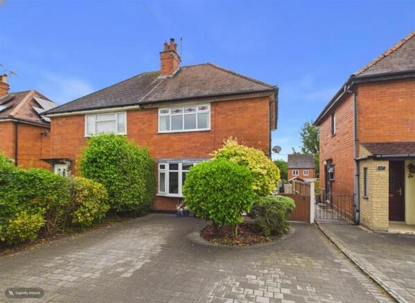 2 bed property, in Station Road, £299,950
