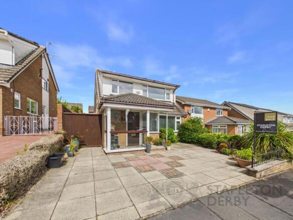 4 bed property, in Manor Avenue, £425,000