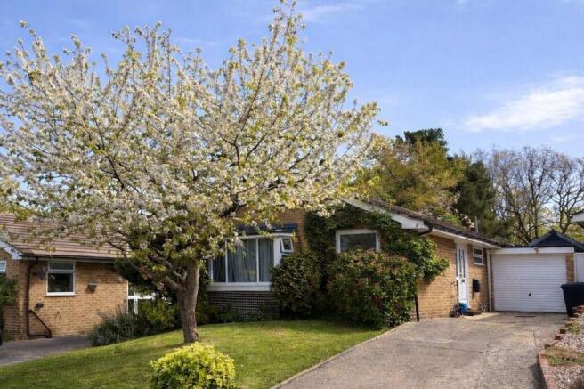 3 bed property, in Pitsham Wood, £550,000
