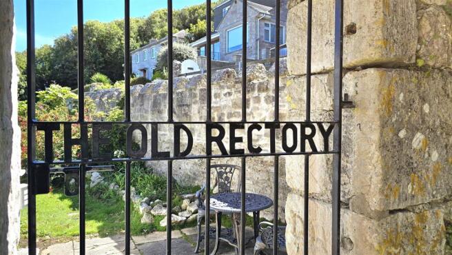1 bed property, in STC No Further Viewings Old Hill, £125,000