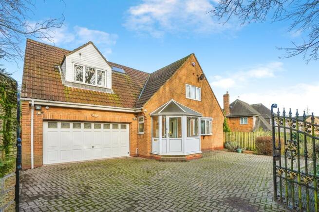 3 bed property, in Chapel Lane, £475,000