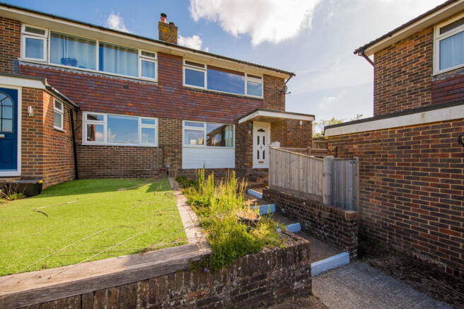 2 bed property, in Vines Cross, £299,950