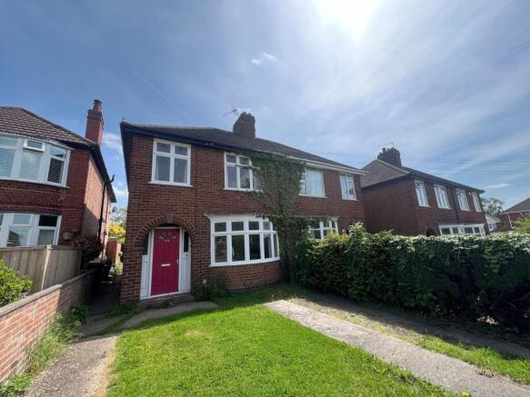 3 bed property, in 122 Scalford Road, £170,000