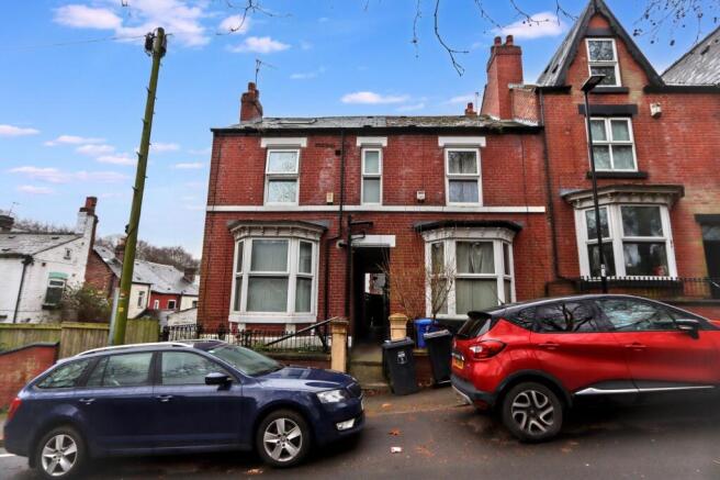 5 bed property, in Vivian Road, £155,000