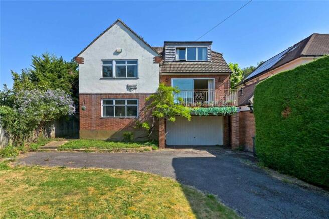 4 bed property, in Avenue Road, £1,250,000