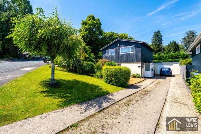 3 bed property, in Bryngwennol, £330,000