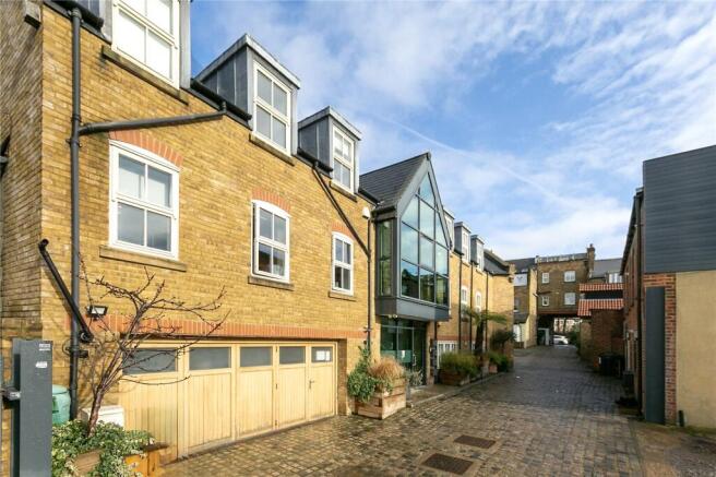 2 bed property, in Crown Road, £550,000