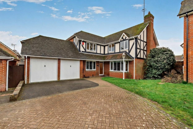 5 bed property, in Yeoman Park, £700,000