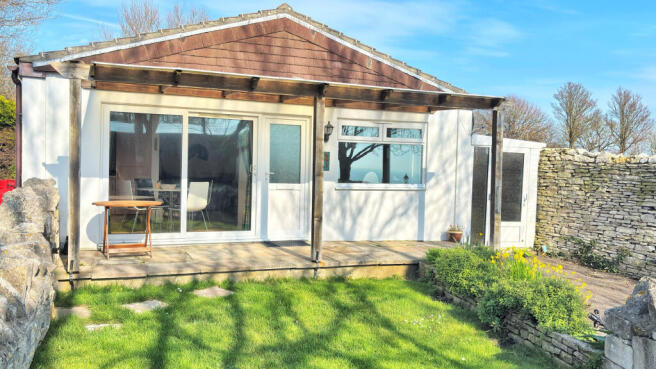 2 bed property, in Cove Park, £65,000