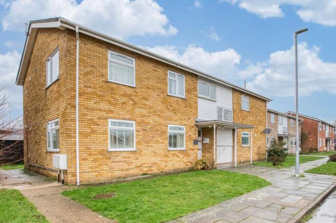 1 bed property, in Jennings Way, £100,000