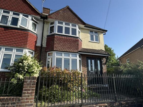 3 bed property, in Bramblys Drive, £500,000