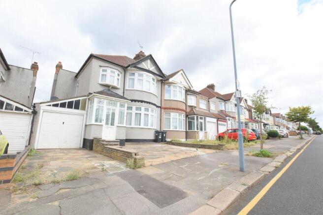 3 bed property, in Vista Drive, £700,000