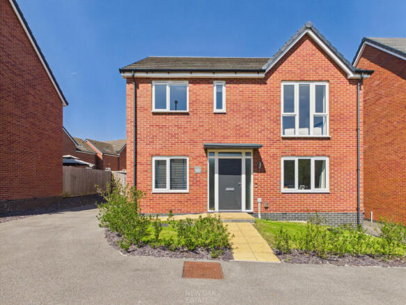 4 bed property, in Chesterfield S45, £340,000
