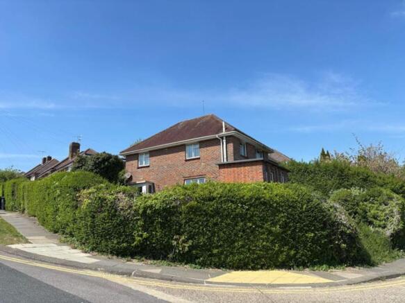 4 bed property, in Hawkhurst Road, £385,000