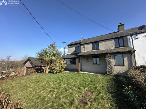 3 bed property, in Upper Llandwrog, £295,000