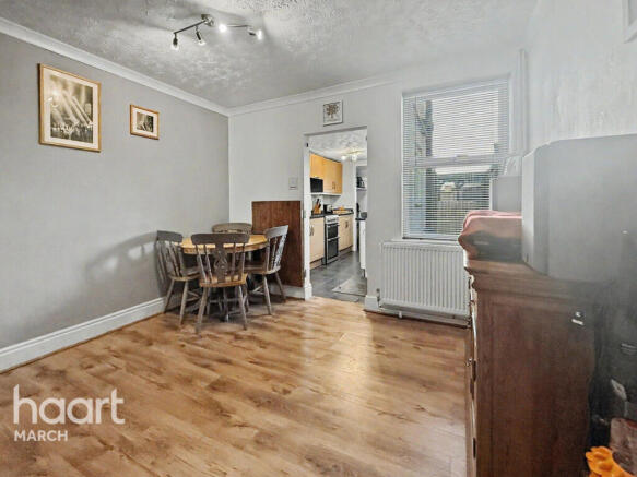 2 bed property, in Huntingdon Road, £170,000
