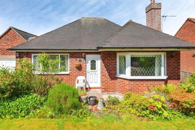 2 bed property, in Sandringham Avenue, £325,000