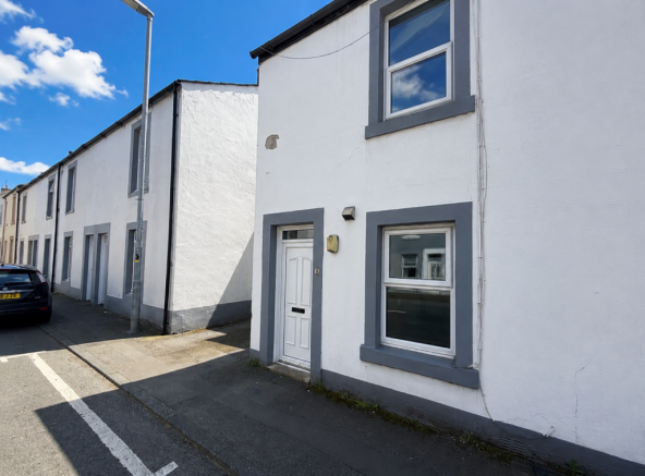 2 bed property, in Albert Street, £85,000