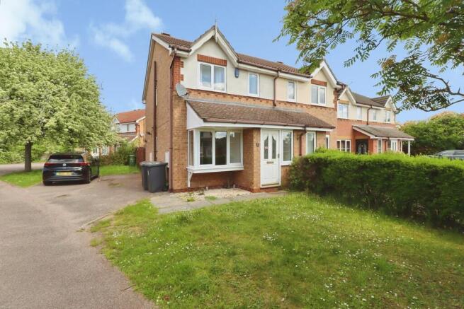 2 bed property, in Admiral Walk, £187,500