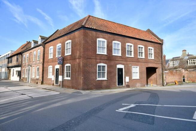 2 bed property, in St Nicholas Street, £230,000