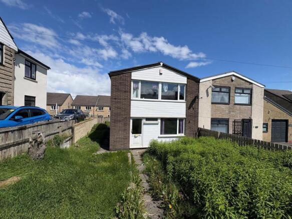 3 bed property, in Moor End Road, £90,000