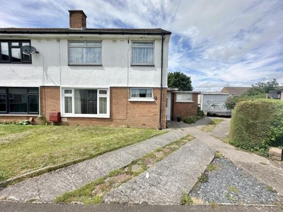 3 bed property, in The Close, £249,950