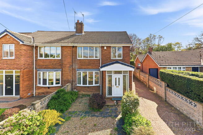 3 bed property, in Carr Lane, £170,000