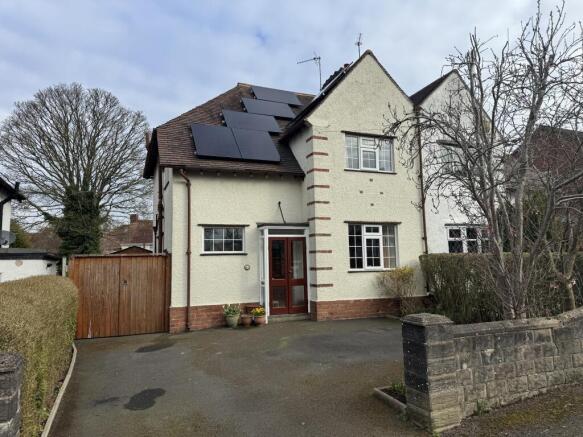 3 bed property, in Himley Avenue, £200,000