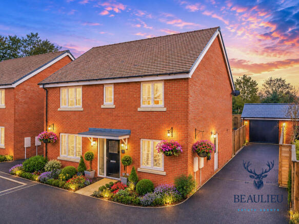 4 bed property, in Chelmsford CM3, £637,000