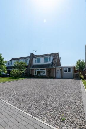 5 bed property, in The Lawns, £550,000