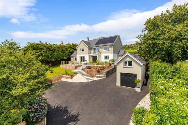 5 bed property, in Frogmore, £1,300,000