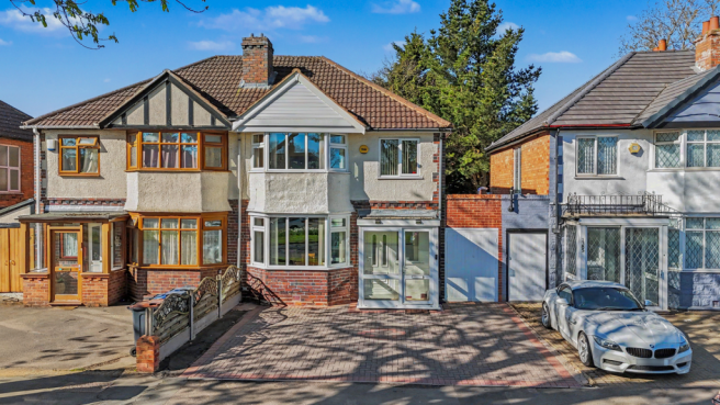3 bed property, in Stratford Road, £330,000