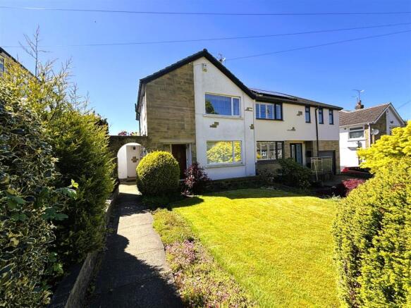 3 bed property, in Halifax Road, £275,000