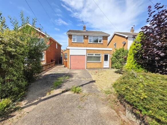 3 bed property, in Main Street, £275,000