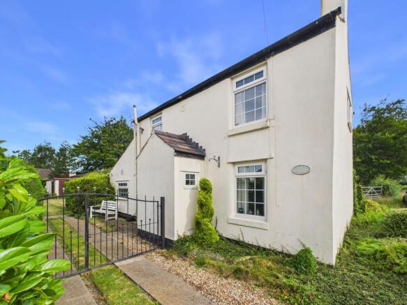 2 bed property, in Warpers Moss Lane, £325,000
