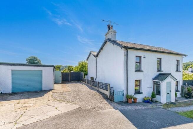 4 bed property, in Field Edge, £530,000
