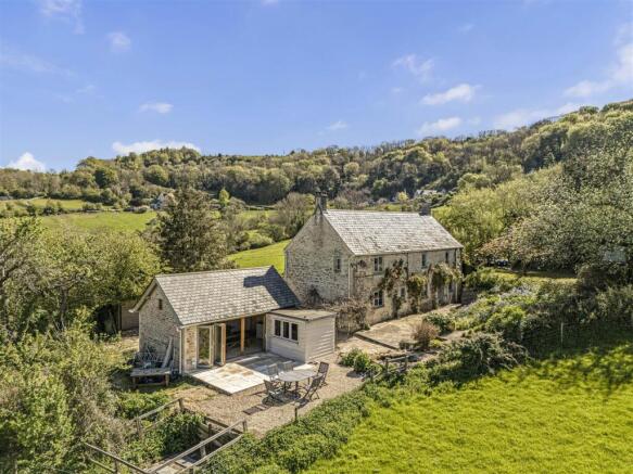 3 bed property, in Pincott Lane, £850,000
