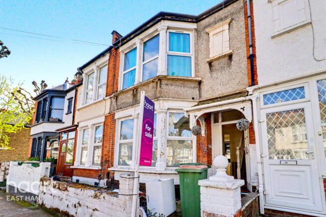 2 bed property, in Henniker Gardens, £440,000