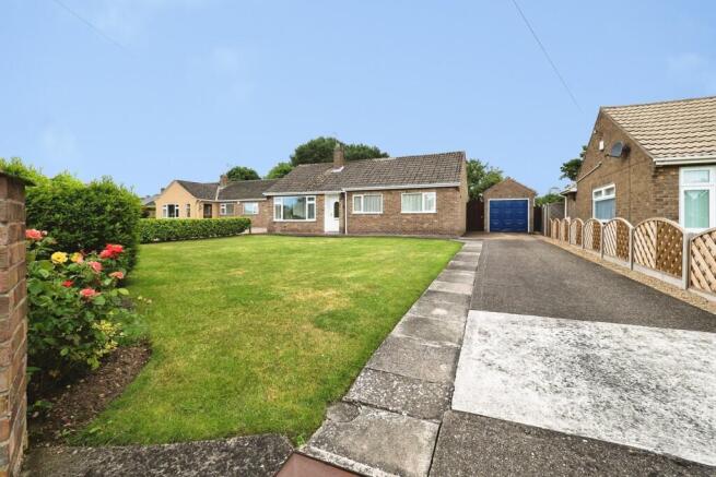 3 bed property, in The Crescent, £255,000