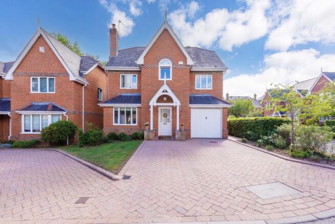 5 bed property, in Raymond Road, £995,000