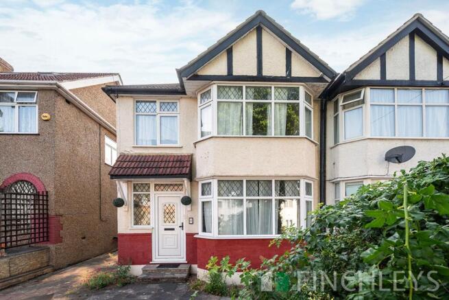 3 bed property, in Lynton Avenue, £595,000