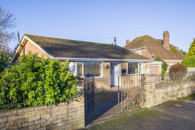 3 bed property, in Castle Avenue, £550,000