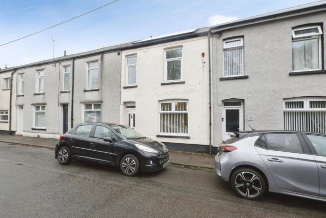 2 bed property, in Western Terrace, £130,000