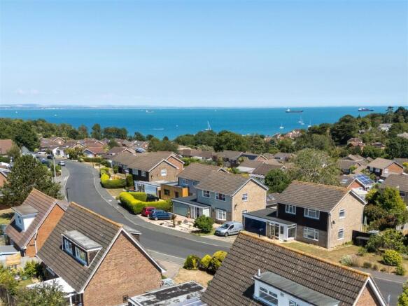 4 bed property, in Seaview, £475,000