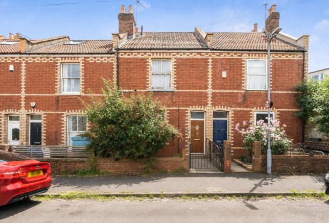2 bed property, in Bromley Road, £210,000